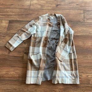 Women’s plaid pattern cardigan